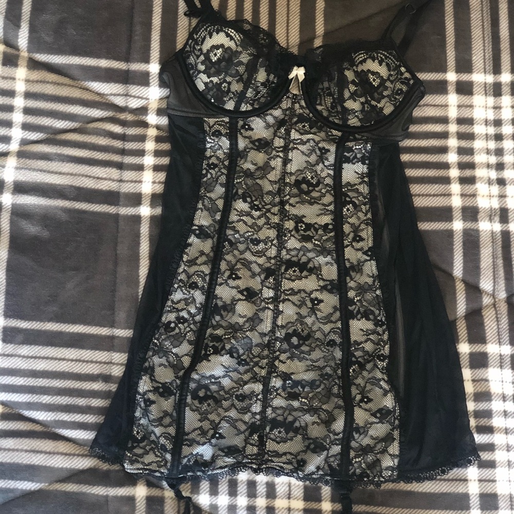VS lingerie 34B never worn, without tags.